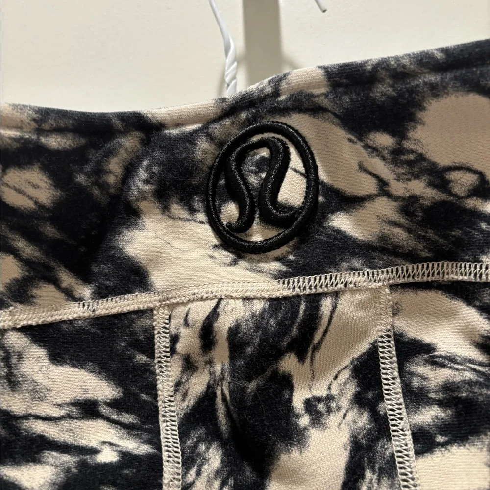 Lululemon Black and White Tie-Dye hooded zip-front Sweatshirt sz 10/ M - Picture 5 of 10